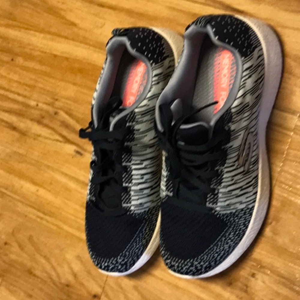 Skechers memory foam brand new never worn size 8 no box